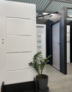 Vékony üvegcsíkos MDF ajtó fehér színben